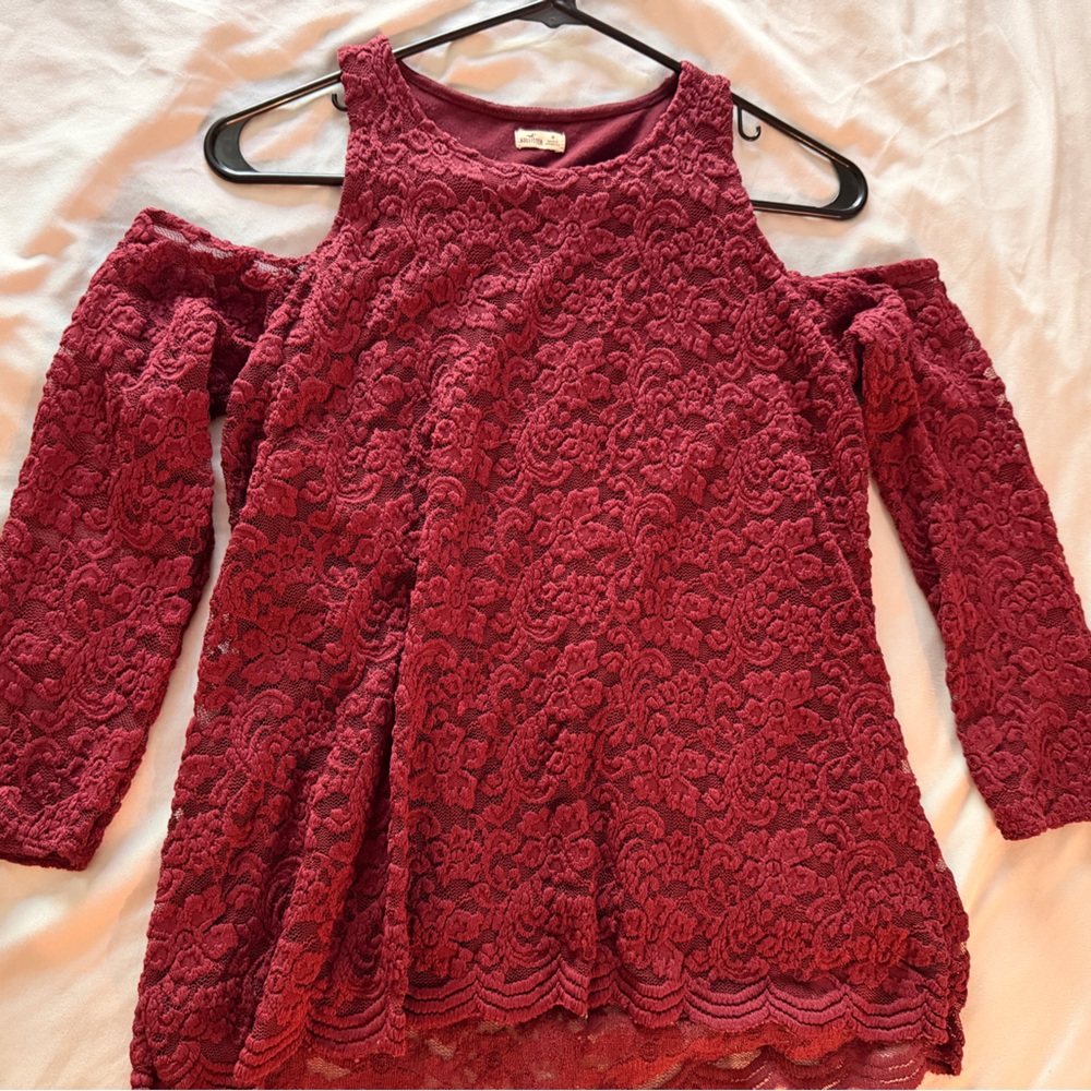 Hollister Burgundy Lace Cold-Shoulder Top